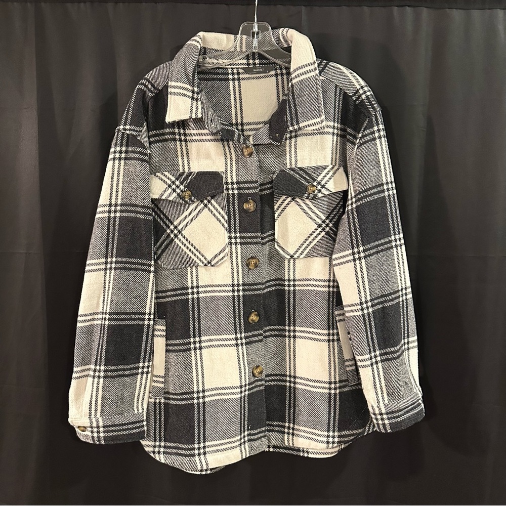 Black and White Plaid shacket, Jacket - Black and White very warm